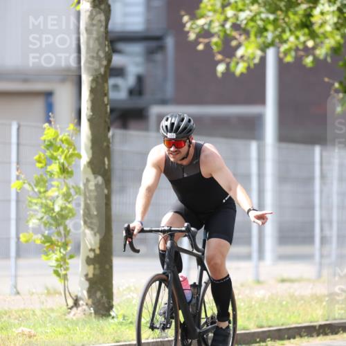 10.08.2025 - GEWOBA Citytriathlon Bremen Yannick Fuchs http://msf.ph/oto/8548991 10.08.2025 13:19:19 Radfahren 671, 762, 803, 899, 983, 1002 meine-sportfotos.de