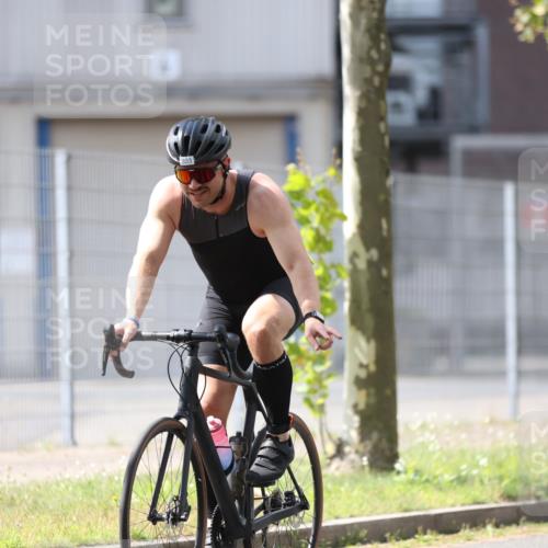 10.08.2025 - GEWOBA Citytriathlon Bremen Yannick Fuchs http://msf.ph/oto/8548995 10.08.2025 13:19:19 Radfahren 671, 762, 803, 899, 983, 1002 meine-sportfotos.de