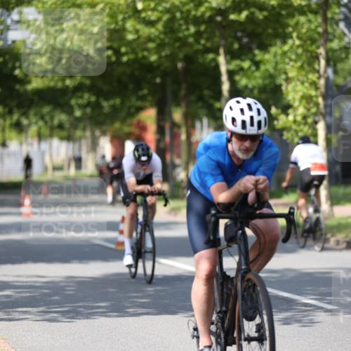 10.08.2025 - GEWOBA Citytriathlon Bremen Yannick Fuchs http://msf.ph/oto/8549002 10.08.2025 12:15:53 Radfahren 600, 626, 654, 682, 686, 707, 715, 824, 836, 839, 840, 859, 891, 1016, 1022 meine-sportfotos.de