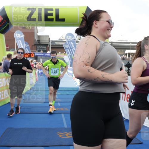 10.08.2025 - GEWOBA Citytriathlon Bremen H.Heesch http://msf.ph/oto/8549005 10.08.2025 11:35:52 Ziel 115, 125, 207, 247, 382 meine-sportfotos.de