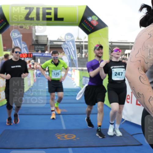 10.08.2025 - GEWOBA Citytriathlon Bremen H.Heesch http://msf.ph/oto/8549009 10.08.2025 11:35:52 Ziel 115, 125, 207, 247, 382 meine-sportfotos.de