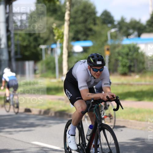 10.08.2025 - GEWOBA Citytriathlon Bremen Yannick Fuchs http://msf.ph/oto/8549011 10.08.2025 12:15:54 Radfahren 600, 626, 654, 682, 686, 707, 715, 824, 836, 839, 840, 859, 891, 1016, 1022 meine-sportfotos.de