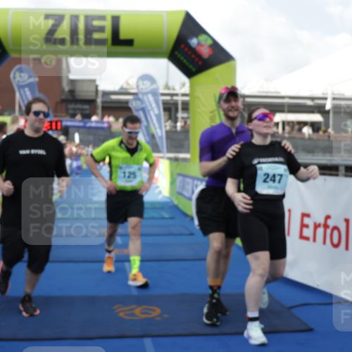 10.08.2025 - GEWOBA Citytriathlon Bremen H.Heesch http://msf.ph/oto/8549012 10.08.2025 11:35:53 Ziel 115, 125, 207, 247, 382 meine-sportfotos.de