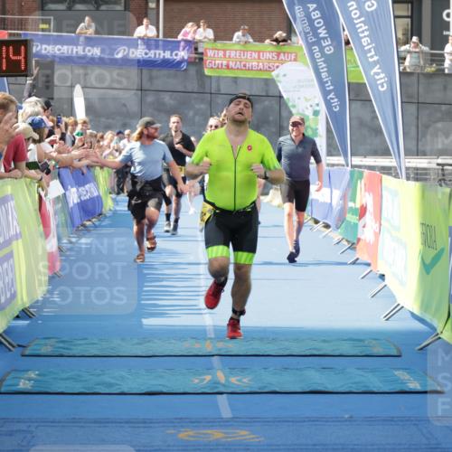 10.08.2025 - GEWOBA Citytriathlon Bremen H.Heesch http://msf.ph/oto/8549016 10.08.2025 11:35:55 Ziel 115, 125, 207, 247, 382 meine-sportfotos.de
