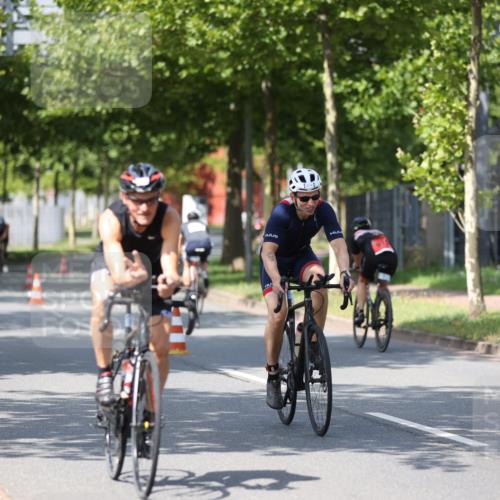 10.08.2025 - GEWOBA Citytriathlon Bremen Yannick Fuchs http://msf.ph/oto/8549030 10.08.2025 12:15:57 Radfahren 600, 626, 654, 682, 686, 707, 715, 824, 836, 839, 840, 859, 891, 1016, 1022 meine-sportfotos.de