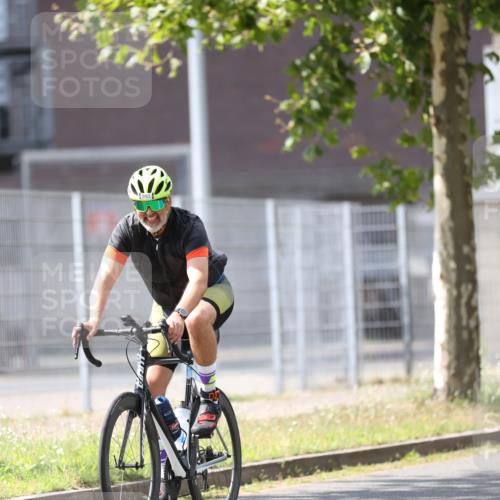 10.08.2025 - GEWOBA Citytriathlon Bremen Yannick Fuchs http://msf.ph/oto/8549031 10.08.2025 13:19:28 Radfahren 762, 803, 983 meine-sportfotos.de