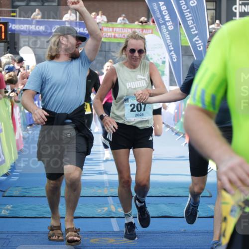 10.08.2025 - GEWOBA Citytriathlon Bremen H.Heesch http://msf.ph/oto/8549032 10.08.2025 11:35:59 Ziel 109, 125, 207, 373, 382 meine-sportfotos.de