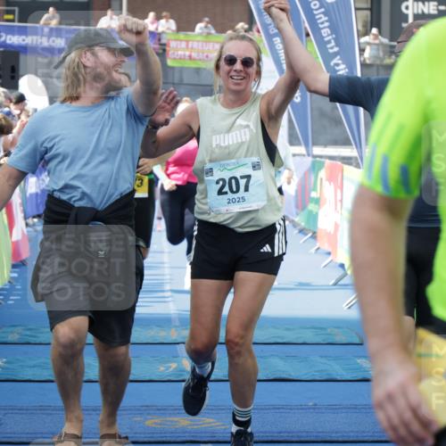 10.08.2025 - GEWOBA Citytriathlon Bremen H.Heesch http://msf.ph/oto/8549035 10.08.2025 11:35:59 Ziel 109, 125, 207, 373, 382 meine-sportfotos.de