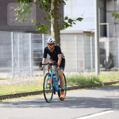 10.08.2025 - GEWOBA Citytriathlon Bremen Yannick Fuchs http://msf.ph/oto/8549044 10.08.2025 13:19:47 Radfahren 978 meine-sportfotos.de
