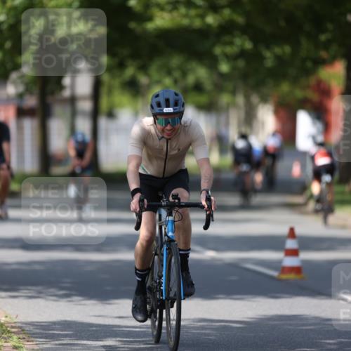 10.08.2025 - GEWOBA Citytriathlon Bremen Yannick Fuchs http://msf.ph/oto/8549045 10.08.2025 12:15:59 Radfahren 600, 626, 654, 682, 686, 707, 715, 824, 836, 839, 840, 859, 891, 1016, 1022 meine-sportfotos.de