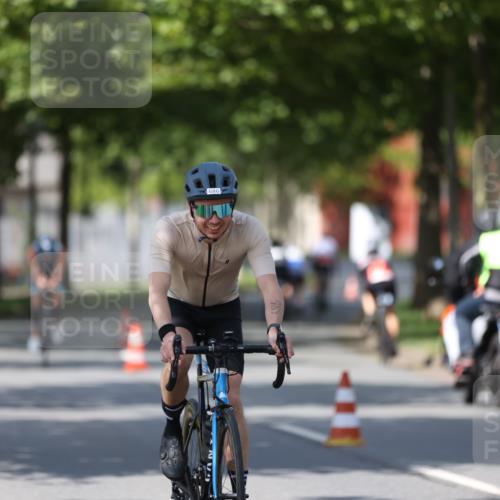 10.08.2025 - GEWOBA Citytriathlon Bremen Yannick Fuchs http://msf.ph/oto/8549048 10.08.2025 12:15:59 Radfahren 600, 626, 654, 682, 686, 707, 715, 824, 836, 839, 840, 859, 891, 1016, 1022 meine-sportfotos.de