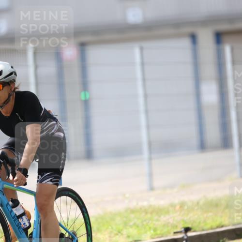10.08.2025 - GEWOBA Citytriathlon Bremen Yannick Fuchs http://msf.ph/oto/8549054 10.08.2025 13:19:49 Radfahren 944, 978 meine-sportfotos.de
