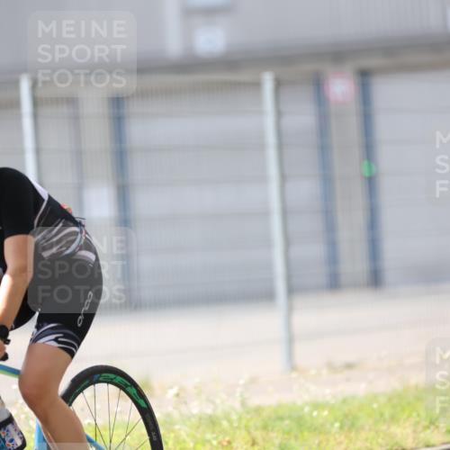 10.08.2025 - GEWOBA Citytriathlon Bremen Yannick Fuchs http://msf.ph/oto/8549055 10.08.2025 13:19:49 Radfahren 944, 978 meine-sportfotos.de