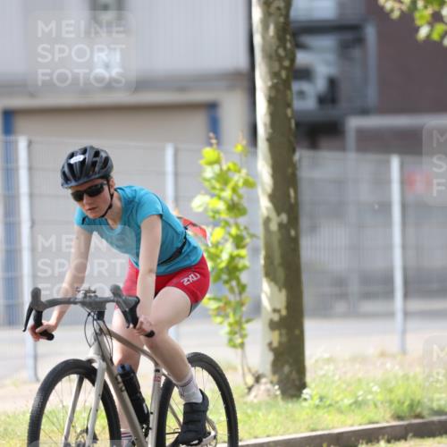 10.08.2025 - GEWOBA Citytriathlon Bremen Yannick Fuchs http://msf.ph/oto/8549069 10.08.2025 13:20:13 Radfahren 848, 944, 949 meine-sportfotos.de
