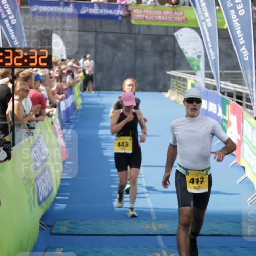 10.08.2025 - GEWOBA Citytriathlon Bremen H.Heesch http://msf.ph/oto/8549072 10.08.2025 11:36:14 Ziel 418, 443, 452 meine-sportfotos.de