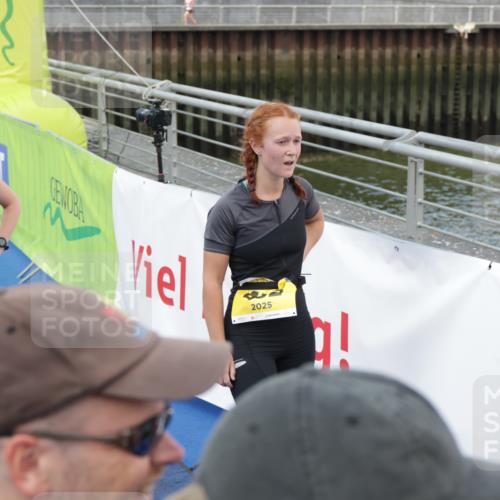 10.08.2025 - GEWOBA Citytriathlon Bremen H.Heesch http://msf.ph/oto/8549088 10.08.2025 11:36:23 Ziel 418, 452 meine-sportfotos.de