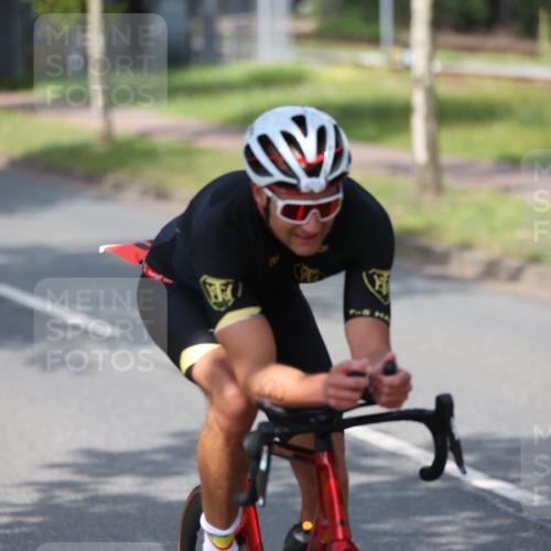 10.08.2025 - GEWOBA Citytriathlon Bremen Yannick Fuchs http://msf.ph/oto/8549102 10.08.2025 12:16:22 Radfahren 768, 820 meine-sportfotos.de