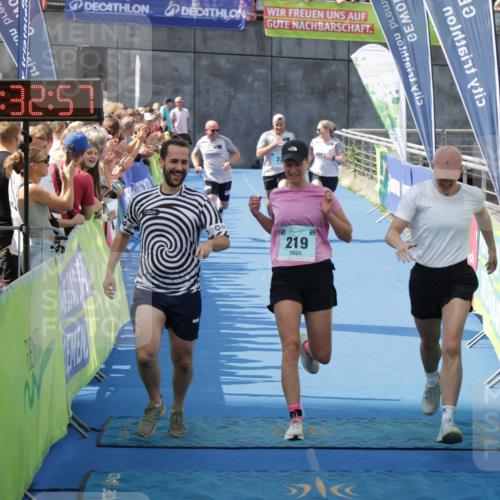 10.08.2025 - GEWOBA Citytriathlon Bremen H.Heesch http://msf.ph/oto/8549108 10.08.2025 11:36:39 Ziel 219 meine-sportfotos.de