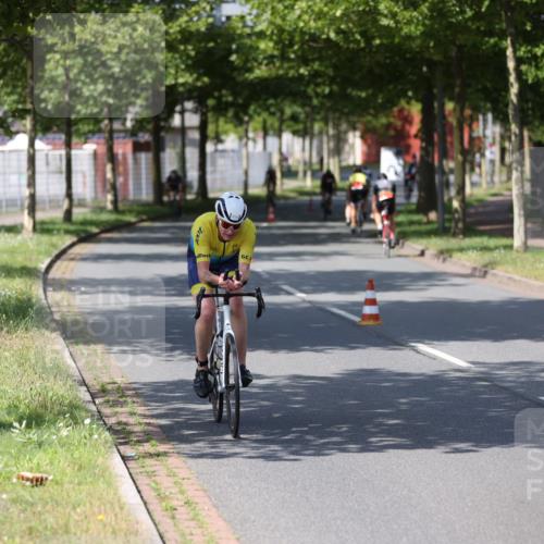 10.08.2025 - GEWOBA Citytriathlon Bremen Yannick Fuchs http://msf.ph/oto/8549114 10.08.2025 12:17:21 Radfahren 671, 856, 912, 956 meine-sportfotos.de