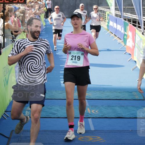 10.08.2025 - GEWOBA Citytriathlon Bremen H.Heesch http://msf.ph/oto/8549126 10.08.2025 11:36:40 Ziel 37, 219 meine-sportfotos.de
