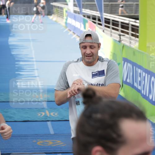 10.08.2025 - GEWOBA Citytriathlon Bremen H.Heesch http://msf.ph/oto/8549134 10.08.2025 11:36:45 Ziel 37, 219 meine-sportfotos.de
