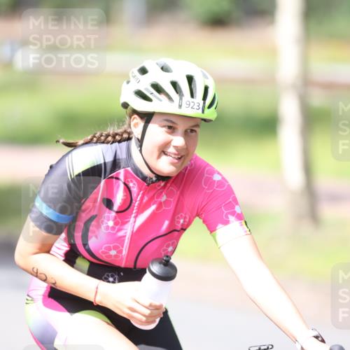 10.08.2025 - GEWOBA Citytriathlon Bremen Yannick Fuchs http://msf.ph/oto/8549135 10.08.2025 13:22:09 Radfahren 663, 676, 923 meine-sportfotos.de