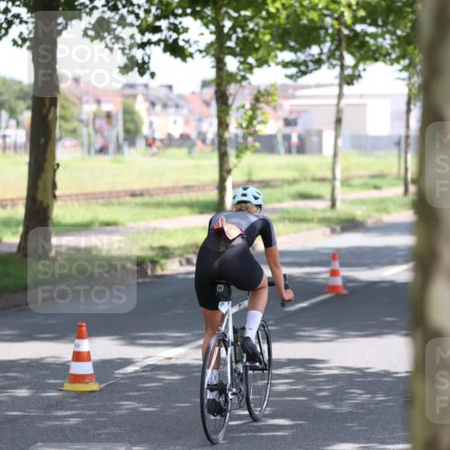 10.08.2025 - GEWOBA Citytriathlon Bremen Yannick Fuchs http://msf.ph/oto/8549136 10.08.2025 13:22:33 Radfahren 829, 911 meine-sportfotos.de