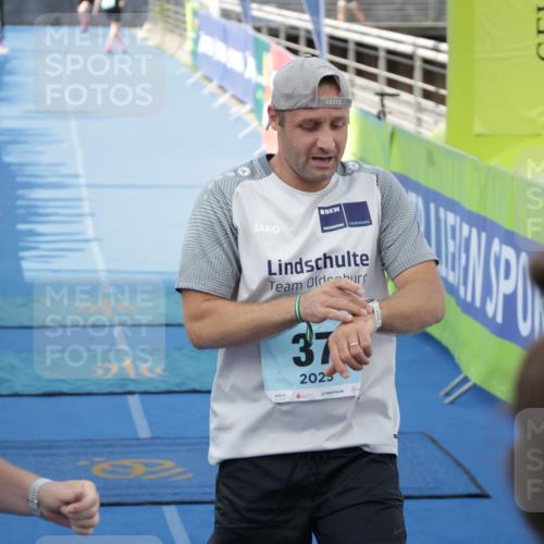 10.08.2025 - GEWOBA Citytriathlon Bremen H.Heesch http://msf.ph/oto/8549138 10.08.2025 11:36:45 Ziel 37, 219 meine-sportfotos.de