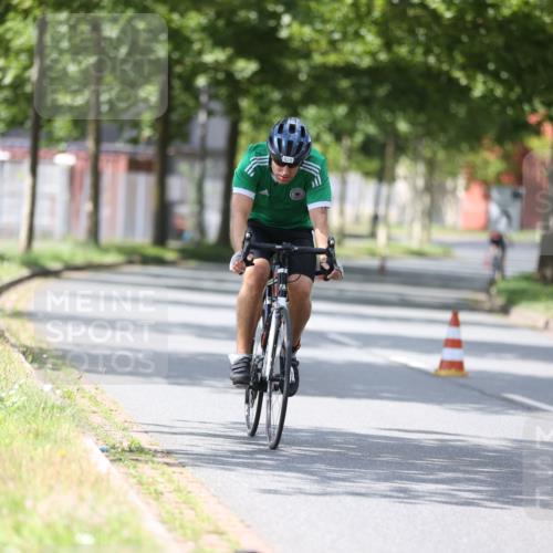 10.08.2025 - GEWOBA Citytriathlon Bremen Yannick Fuchs http://msf.ph/oto/8549139 10.08.2025 13:22:42 Radfahren 829 meine-sportfotos.de
