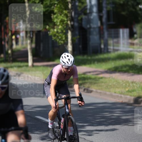 10.08.2025 - GEWOBA Citytriathlon Bremen Yannick Fuchs http://msf.ph/oto/8549140 10.08.2025 12:17:29 Radfahren 671, 766, 856, 912 meine-sportfotos.de