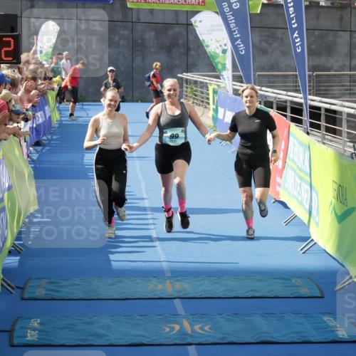 10.08.2025 - GEWOBA Citytriathlon Bremen H.Heesch http://msf.ph/oto/8549141 10.08.2025 11:36:54 Ziel 99 meine-sportfotos.de