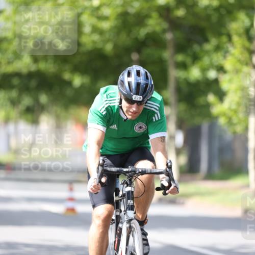 10.08.2025 - GEWOBA Citytriathlon Bremen Yannick Fuchs http://msf.ph/oto/8549145 10.08.2025 13:22:43 Radfahren 829 meine-sportfotos.de