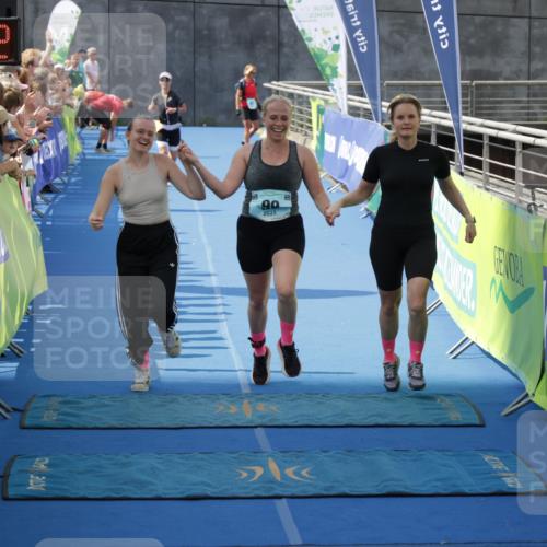 10.08.2025 - GEWOBA Citytriathlon Bremen H.Heesch http://msf.ph/oto/8549149 10.08.2025 11:36:54 Ziel 99 meine-sportfotos.de