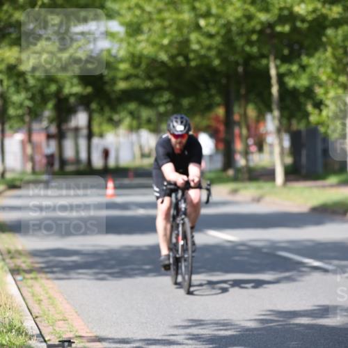 10.08.2025 - GEWOBA Citytriathlon Bremen Yannick Fuchs http://msf.ph/oto/8549150 10.08.2025 12:17:39 Radfahren 560, 566, 671, 766, 912, 1025 meine-sportfotos.de