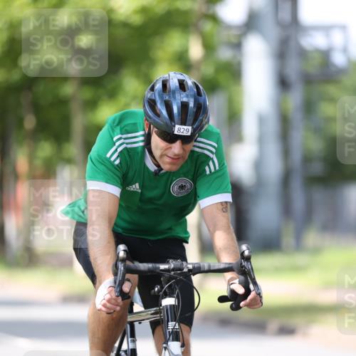 10.08.2025 - GEWOBA Citytriathlon Bremen Yannick Fuchs http://msf.ph/oto/8549151 10.08.2025 13:22:43 Radfahren 829 meine-sportfotos.de