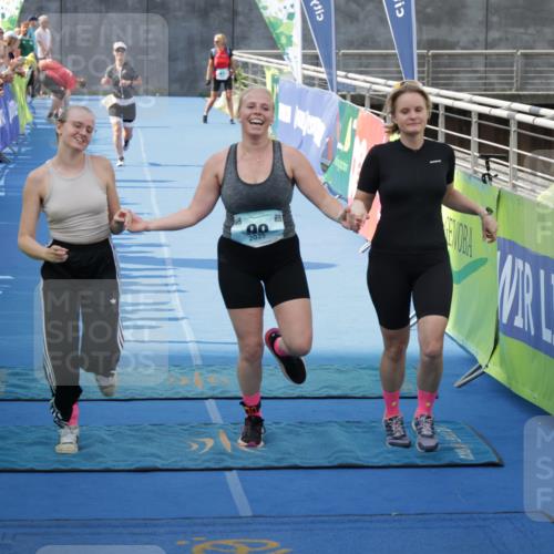 10.08.2025 - GEWOBA Citytriathlon Bremen H.Heesch http://msf.ph/oto/8549157 10.08.2025 11:36:55 Ziel 99 meine-sportfotos.de