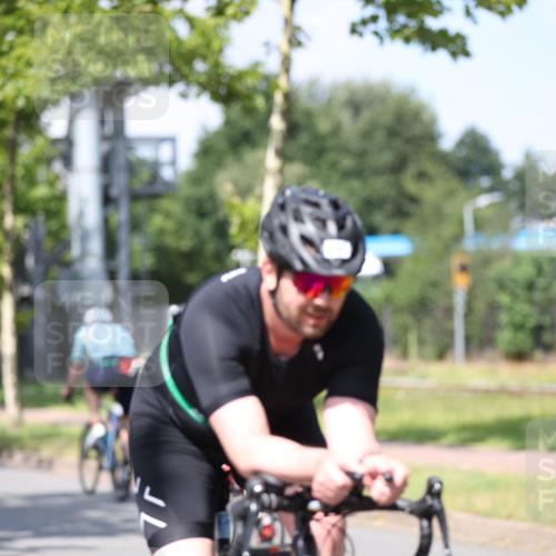 10.08.2025 - GEWOBA Citytriathlon Bremen Yannick Fuchs http://msf.ph/oto/8549159 10.08.2025 12:17:40 Radfahren 560, 566, 766, 912, 1025 meine-sportfotos.de