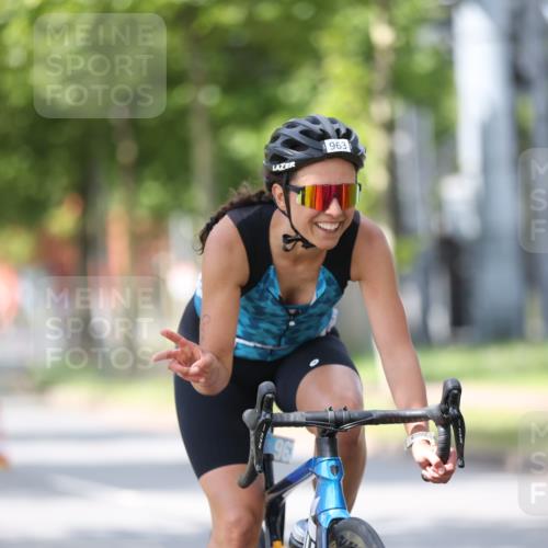 10.08.2025 - GEWOBA Citytriathlon Bremen Yannick Fuchs http://msf.ph/oto/8549162 10.08.2025 13:23:07 Radfahren 925, 946, 963 meine-sportfotos.de