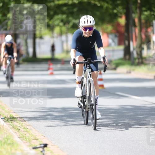 10.08.2025 - GEWOBA Citytriathlon Bremen Yannick Fuchs http://msf.ph/oto/8549167 10.08.2025 13:23:19 Radfahren 908, 925, 939, 945, 946, 954, 963 meine-sportfotos.de