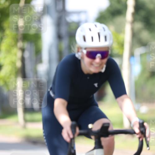 10.08.2025 - GEWOBA Citytriathlon Bremen Yannick Fuchs http://msf.ph/oto/8549176 10.08.2025 13:23:20 Radfahren 908, 925, 939, 945, 946, 954, 963 meine-sportfotos.de