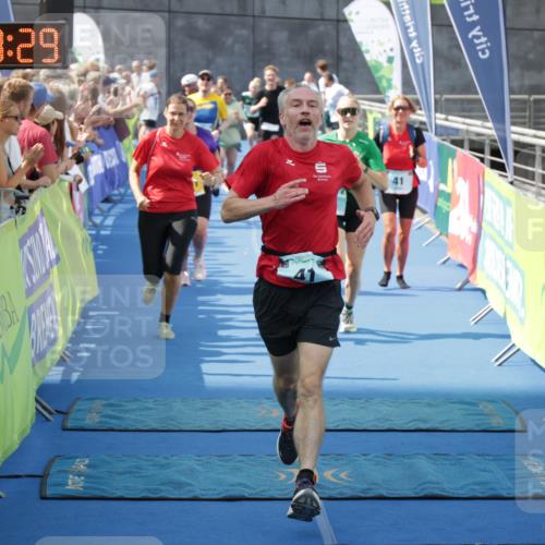 10.08.2025 - GEWOBA Citytriathlon Bremen H.Heesch http://msf.ph/oto/8549191 10.08.2025 11:37:11 Ziel 25, 41, 143, 461, 504 meine-sportfotos.de