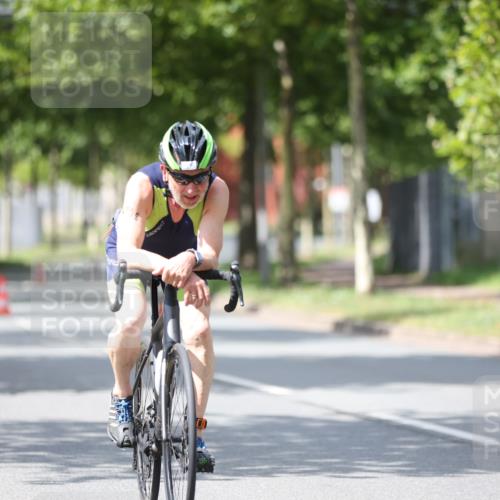 10.08.2025 - GEWOBA Citytriathlon Bremen Yannick Fuchs http://msf.ph/oto/8549192 10.08.2025 13:23:23 Radfahren 908, 925, 939, 945, 946, 954 meine-sportfotos.de