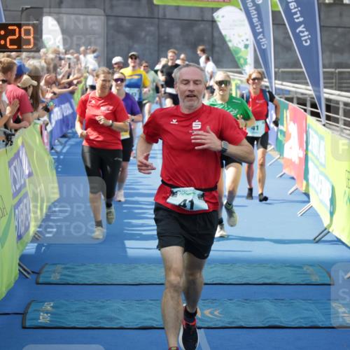 10.08.2025 - GEWOBA Citytriathlon Bremen H.Heesch http://msf.ph/oto/8549195 10.08.2025 11:37:11 Ziel 25, 41, 143, 461, 504 meine-sportfotos.de