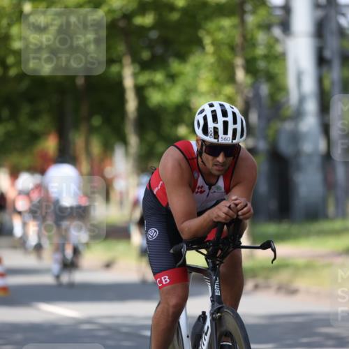 10.08.2025 - GEWOBA Citytriathlon Bremen Yannick Fuchs http://msf.ph/oto/8549200 10.08.2025 12:17:49 Radfahren 560, 566, 741, 765, 766, 933, 1025 meine-sportfotos.de