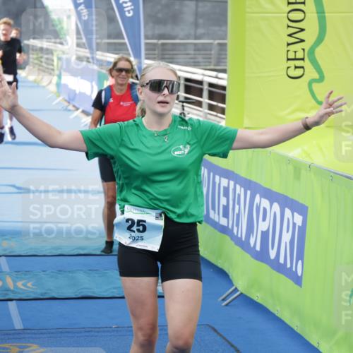 10.08.2025 - GEWOBA Citytriathlon Bremen H.Heesch http://msf.ph/oto/8549202 10.08.2025 11:37:14 Ziel 25, 41, 143, 173, 209, 461 meine-sportfotos.de