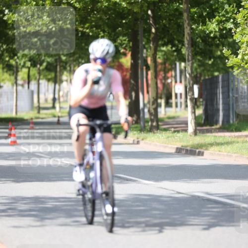 10.08.2025 - GEWOBA Citytriathlon Bremen Yannick Fuchs http://msf.ph/oto/8549209 10.08.2025 13:23:26 Radfahren 908, 925, 939, 945, 946, 954 meine-sportfotos.de