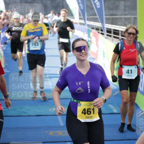 10.08.2025 - GEWOBA Citytriathlon Bremen H.Heesch http://msf.ph/oto/8549214 10.08.2025 11:37:15 Ziel 25, 29, 41, 143, 173, 209, 461 meine-sportfotos.de