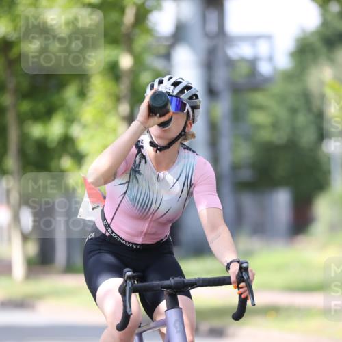 10.08.2025 - GEWOBA Citytriathlon Bremen Yannick Fuchs http://msf.ph/oto/8549215 10.08.2025 13:23:26 Radfahren 908, 925, 939, 945, 946, 954 meine-sportfotos.de