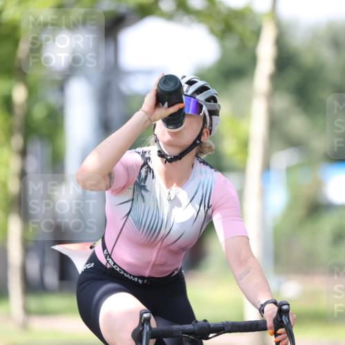 10.08.2025 - GEWOBA Citytriathlon Bremen Yannick Fuchs http://msf.ph/oto/8549217 10.08.2025 13:23:27 Radfahren 908, 925, 939, 945, 946, 954 meine-sportfotos.de