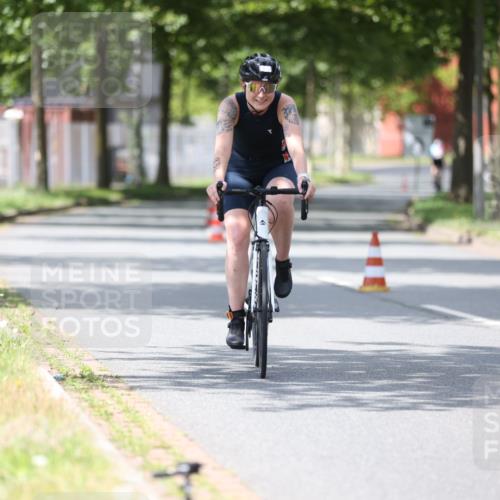10.08.2025 - GEWOBA Citytriathlon Bremen Yannick Fuchs http://msf.ph/oto/8549220 10.08.2025 13:23:28 Radfahren 908, 925, 939, 945, 946, 954 meine-sportfotos.de